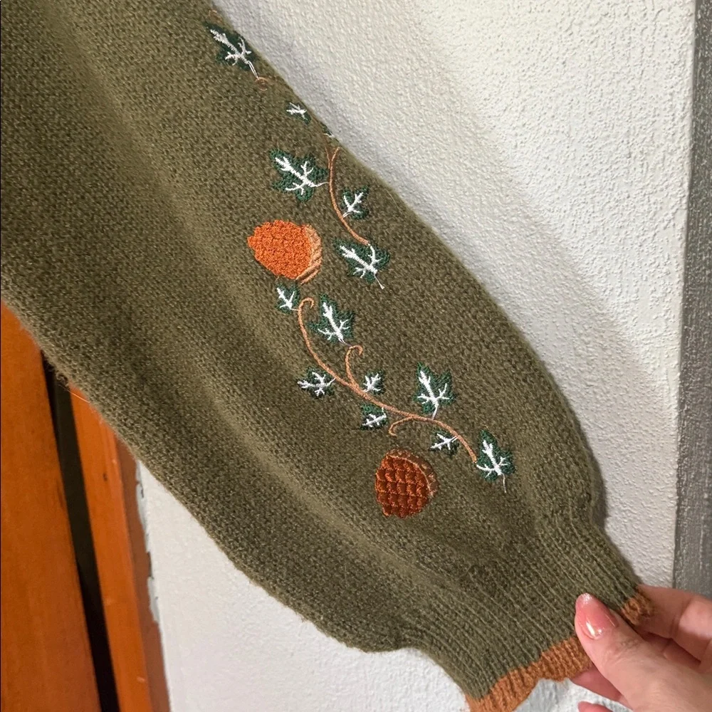 Olive Green V-Neck Embroidered Fox Pocket Women's Cardigan Sweater - Picture 3 of 4